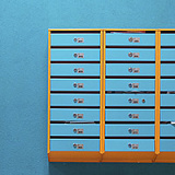Почтовые ящики (голубой и оранжевый)