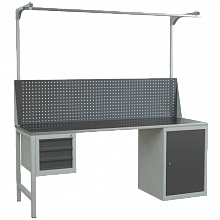 Верстак 2000 с экраном с консолями, тумбой с дверцей и 2 полками и подвесной тумбой с 3 ящиками артикул 32924